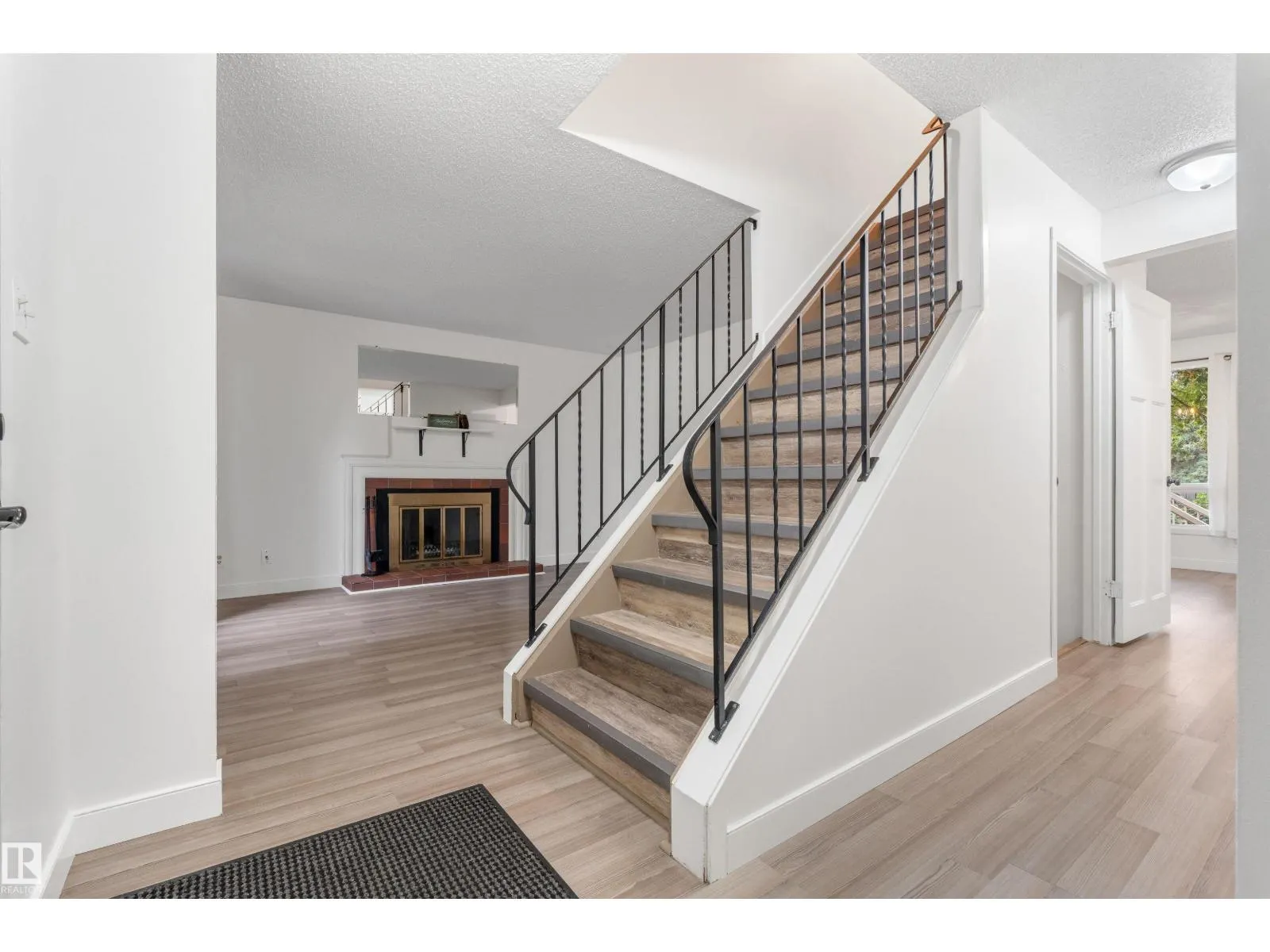 25 GREENWOOD DR