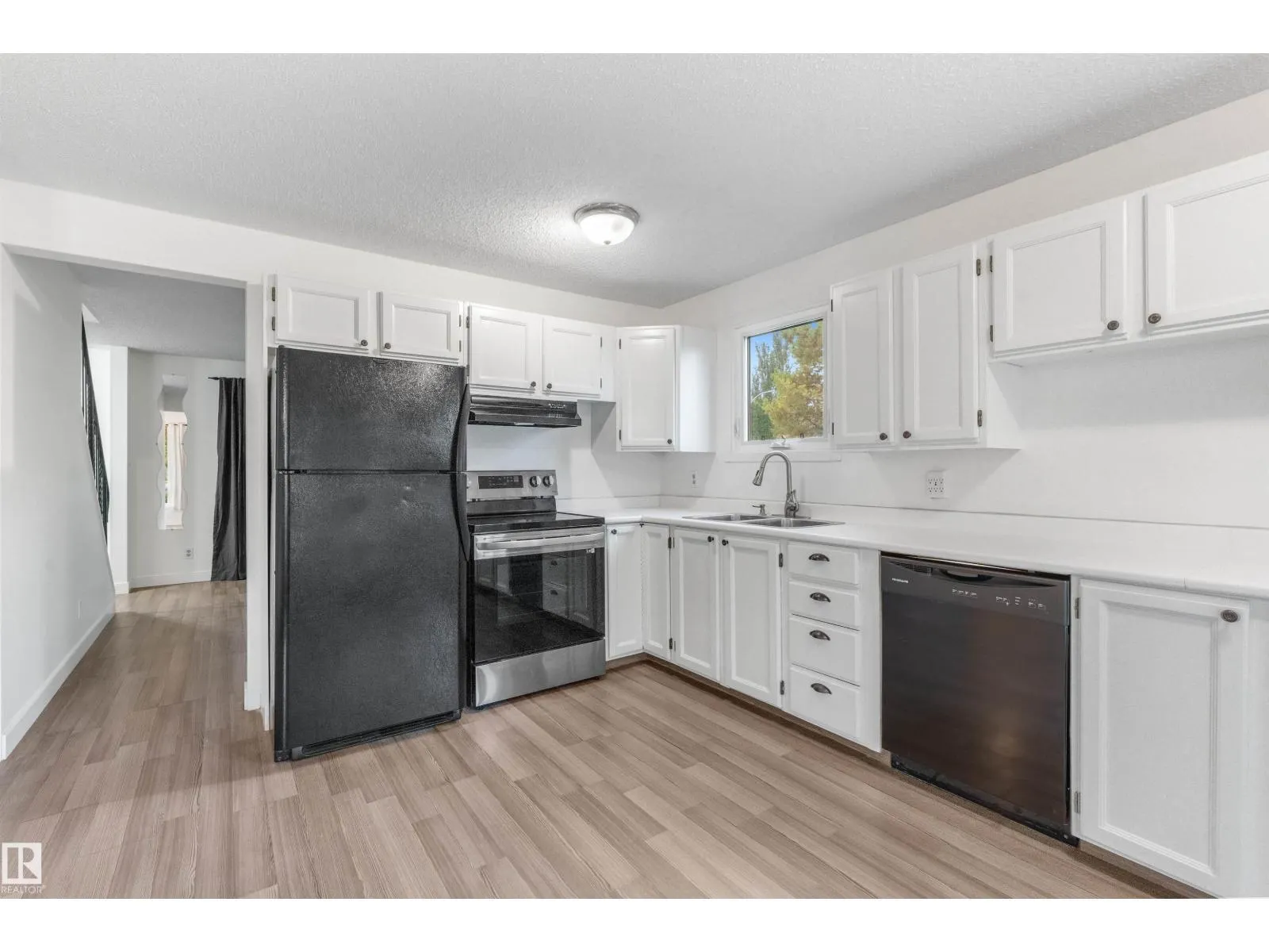 25 GREENWOOD DR