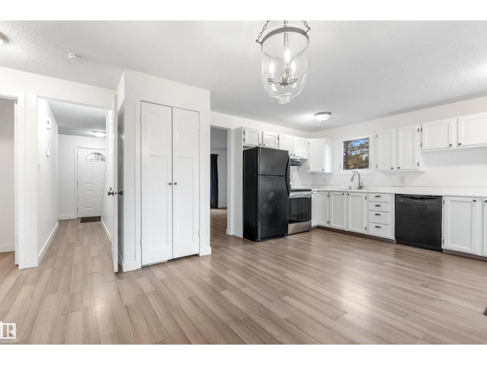 25 GREENWOOD DR
