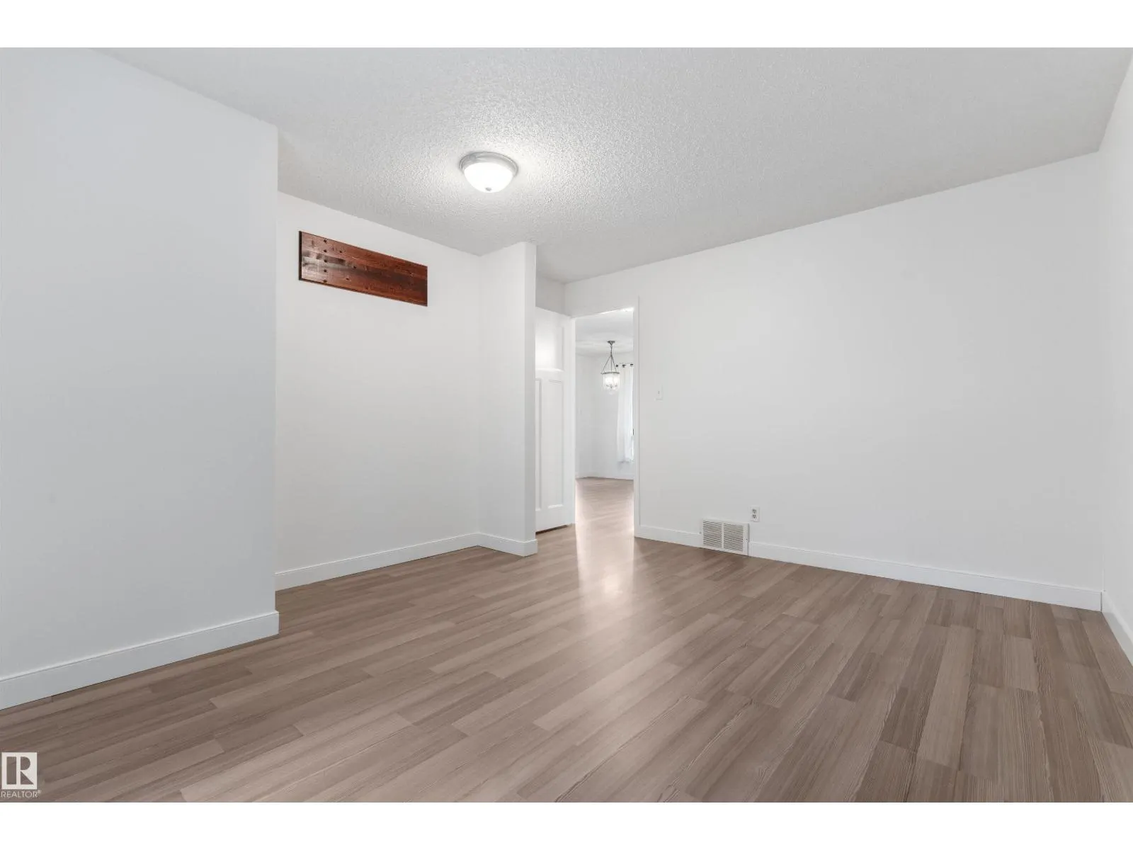 25 GREENWOOD DR