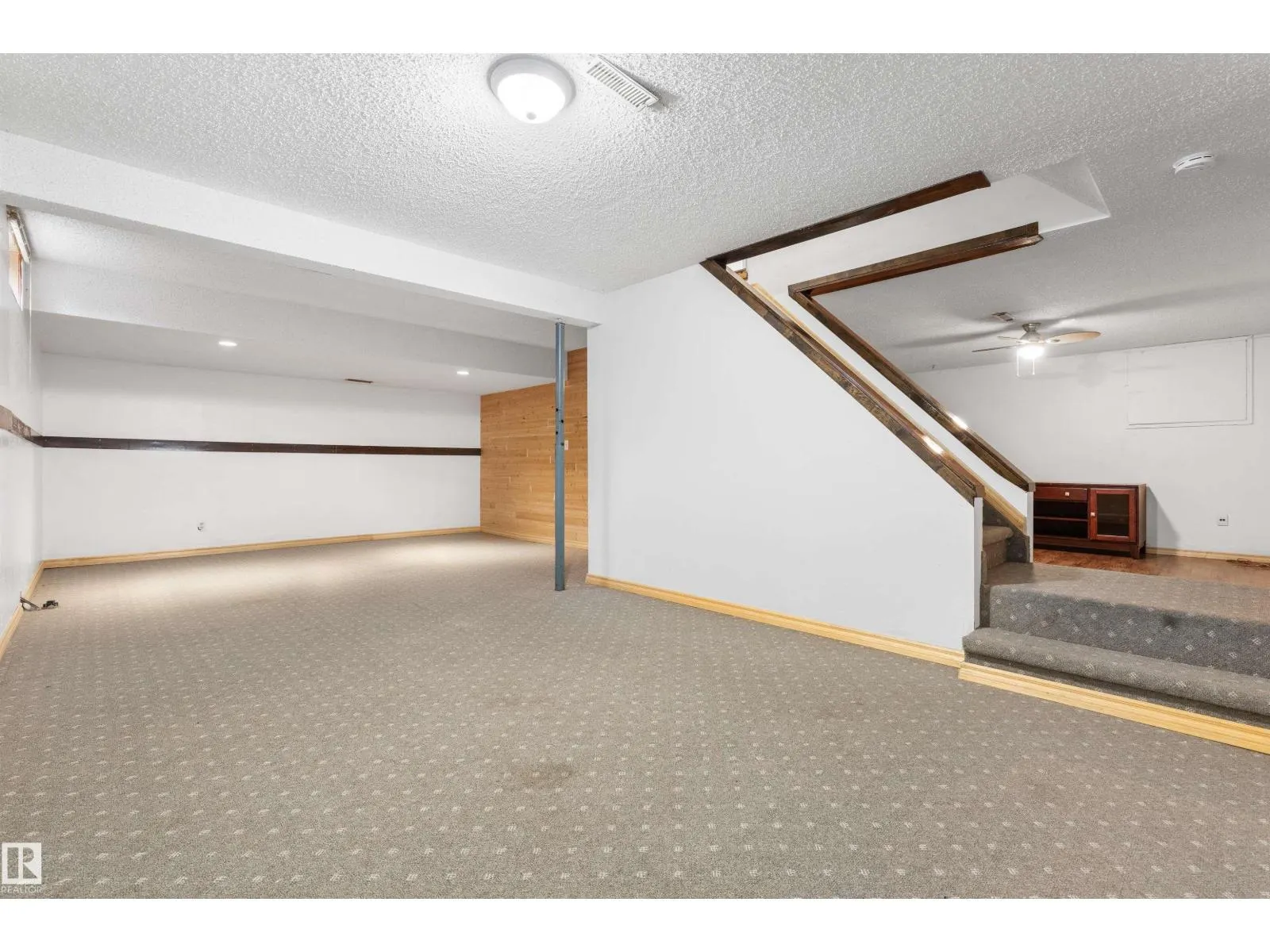 25 GREENWOOD DR