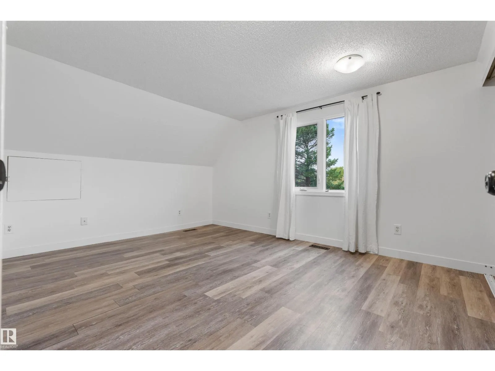 25 GREENWOOD DR