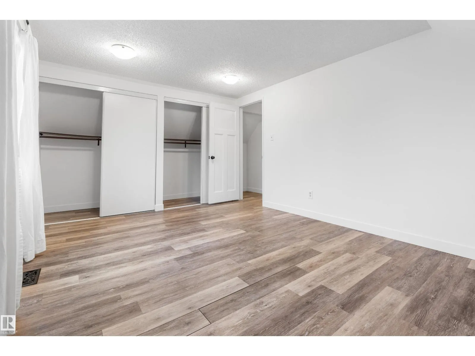 25 GREENWOOD DR