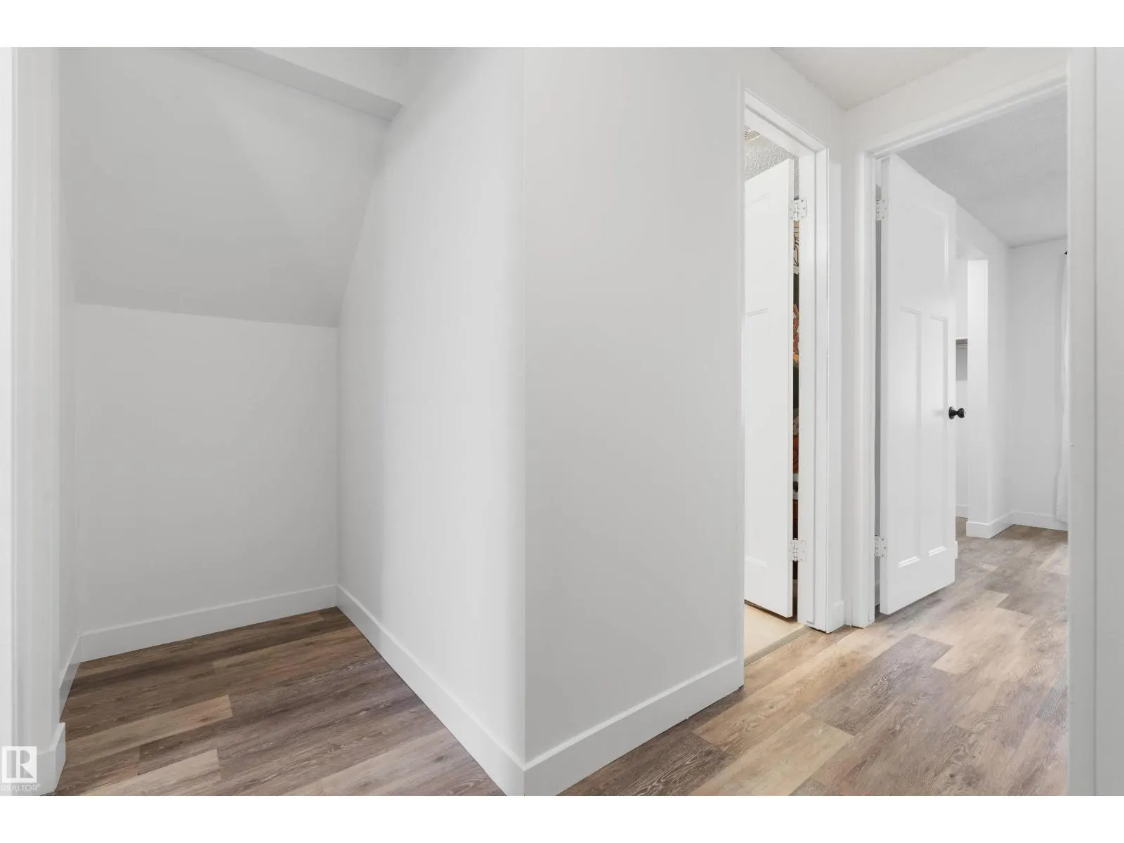 25 GREENWOOD DR