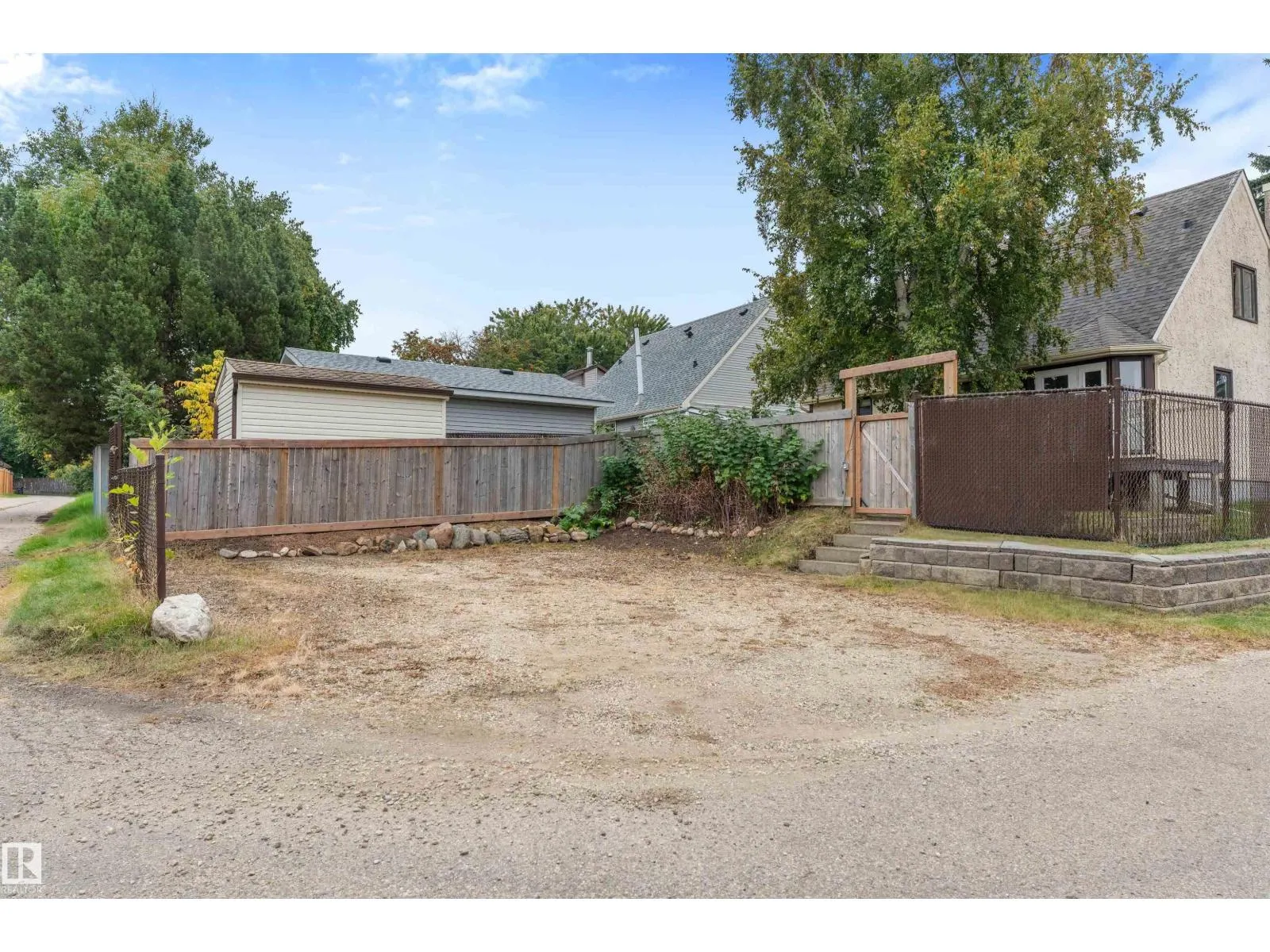 25 GREENWOOD DR