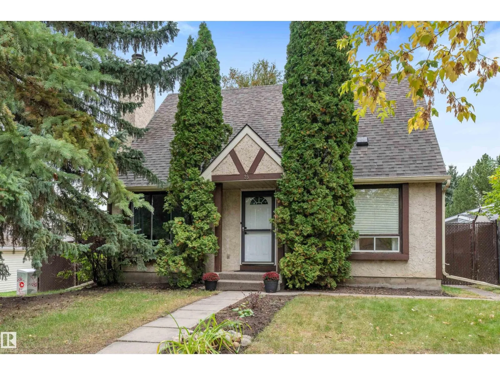 25 GREENWOOD DR