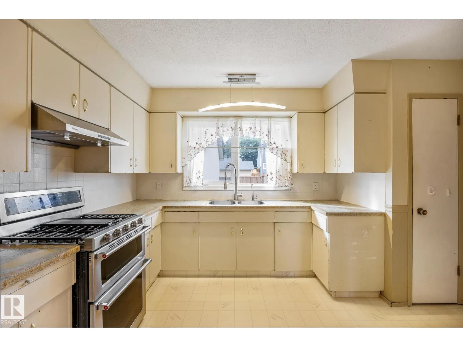 52 BELLEVILLE AV NW