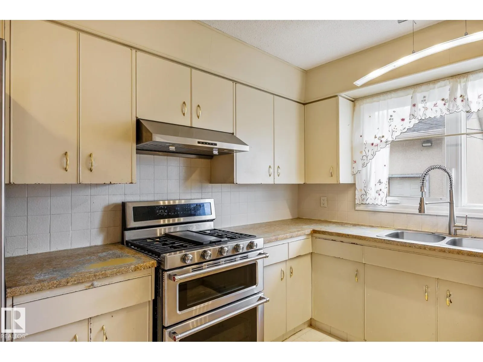 52 BELLEVILLE AV NW