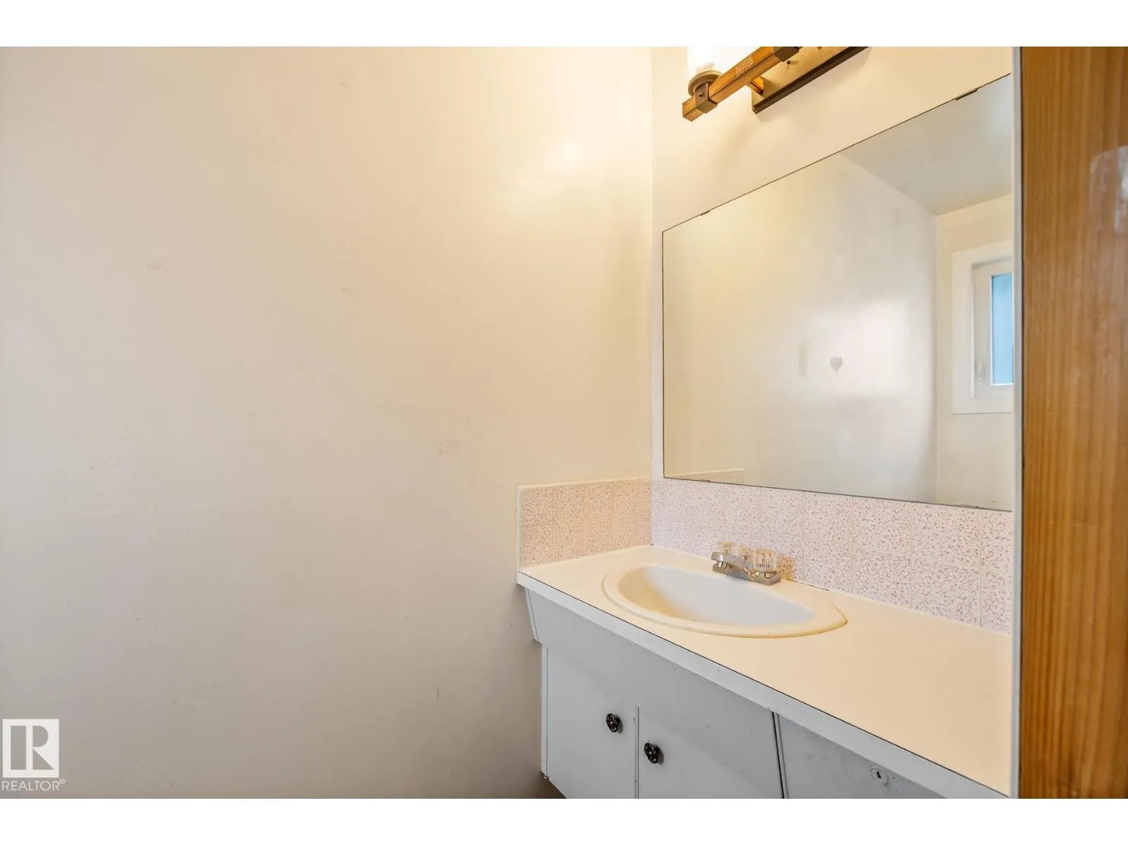 52 BELLEVILLE AV NW