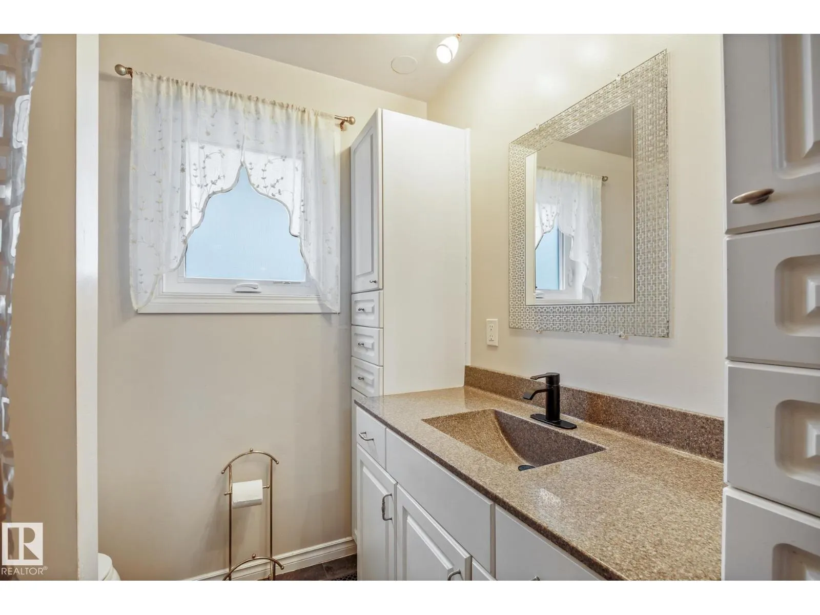 52 BELLEVILLE AV NW