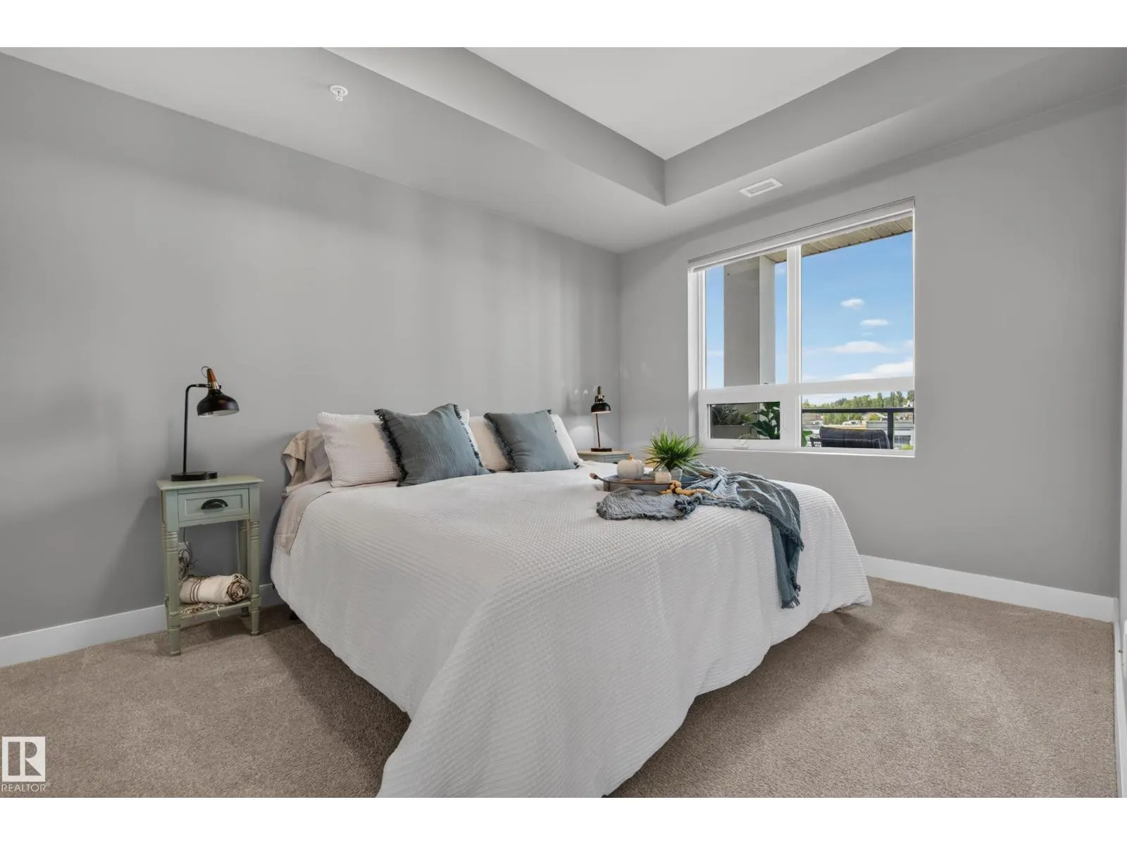 #732 200 BELLEROSE DR