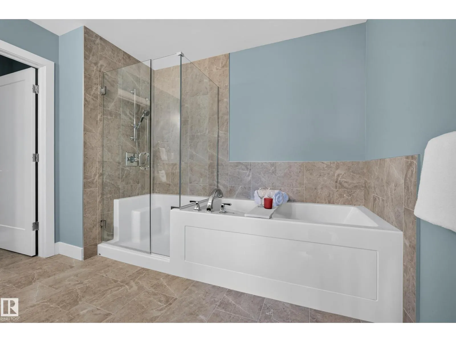 #732 200 BELLEROSE DR