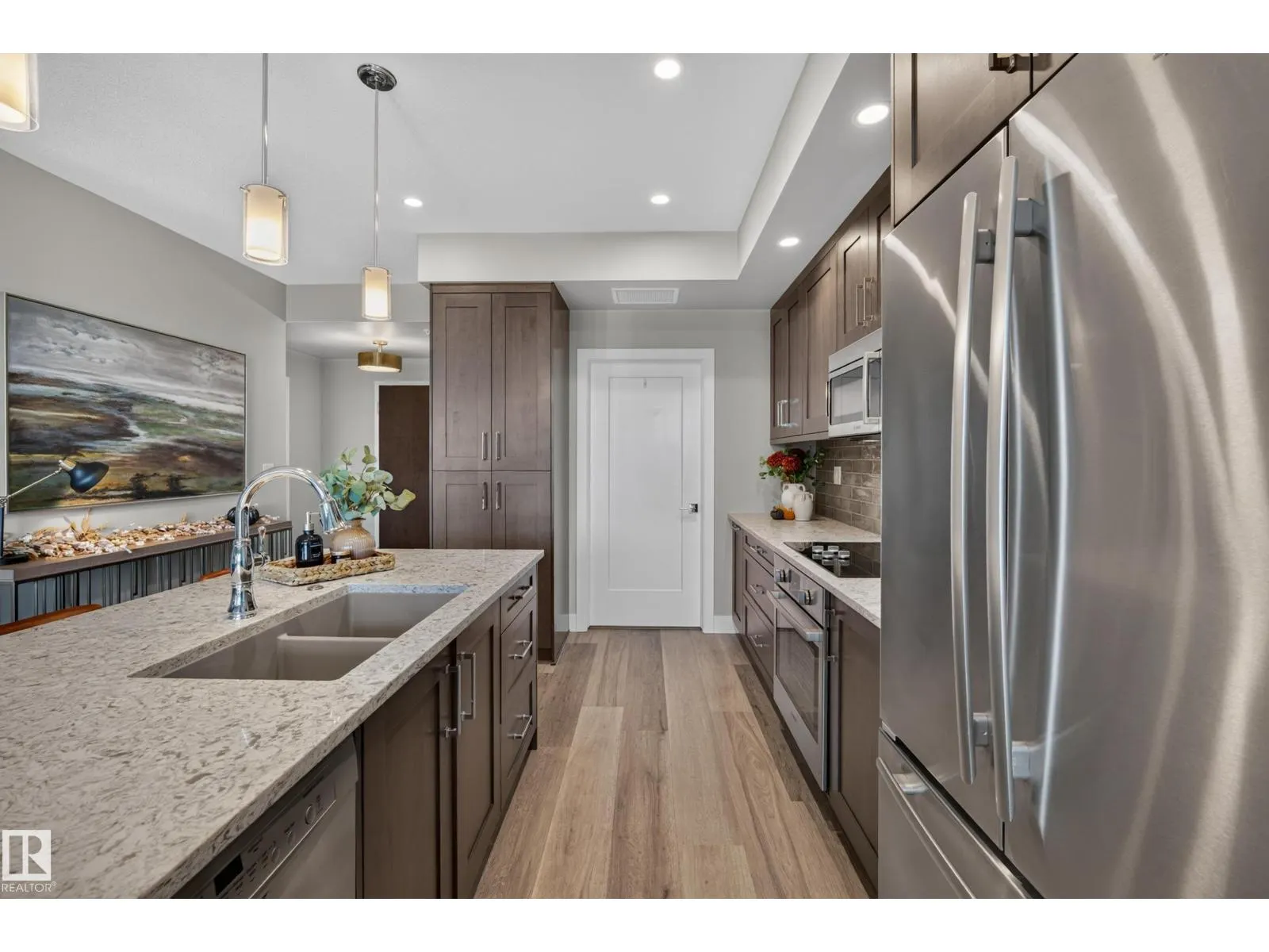 #732 200 BELLEROSE DR