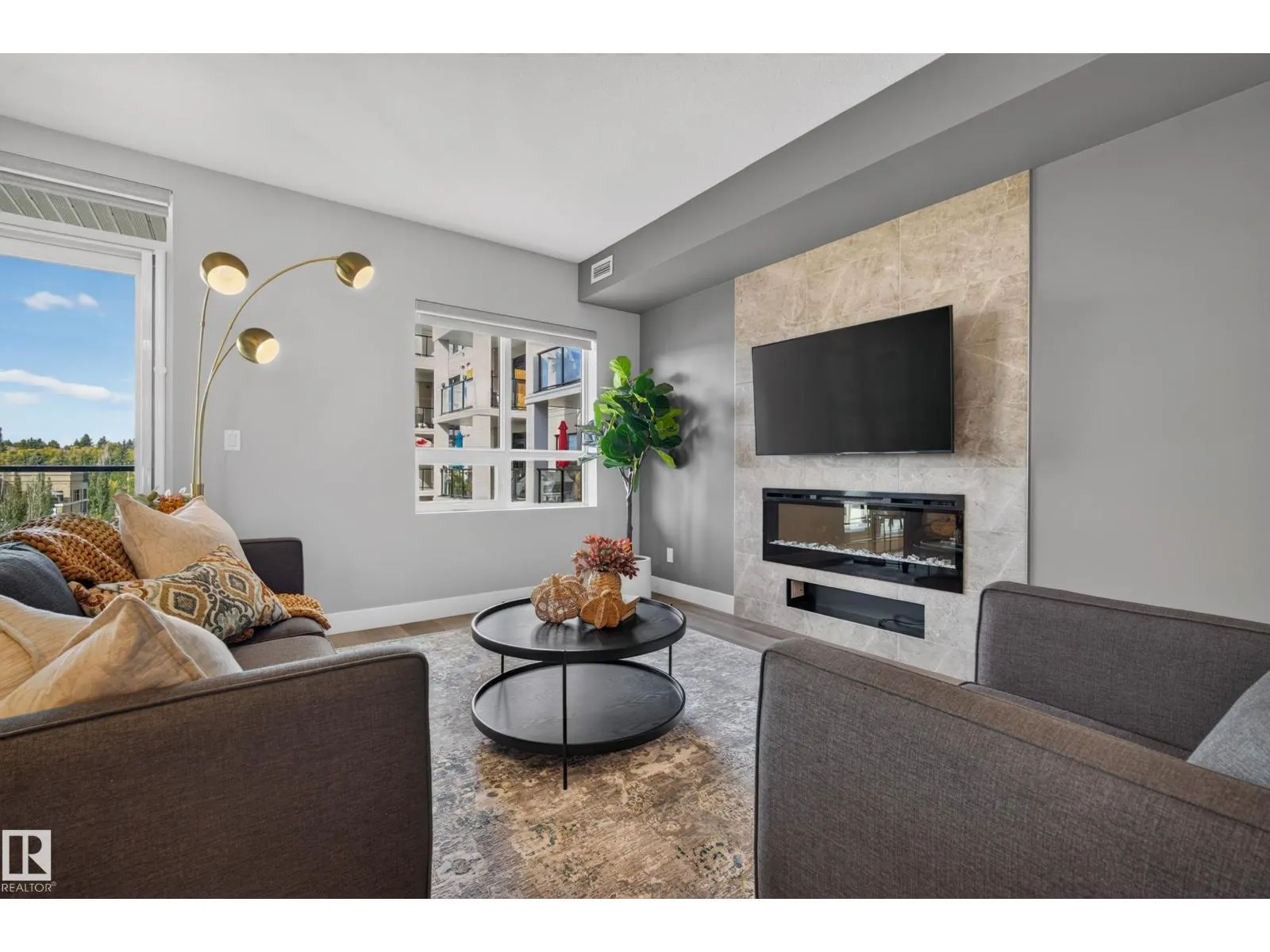 #732 200 BELLEROSE DR
