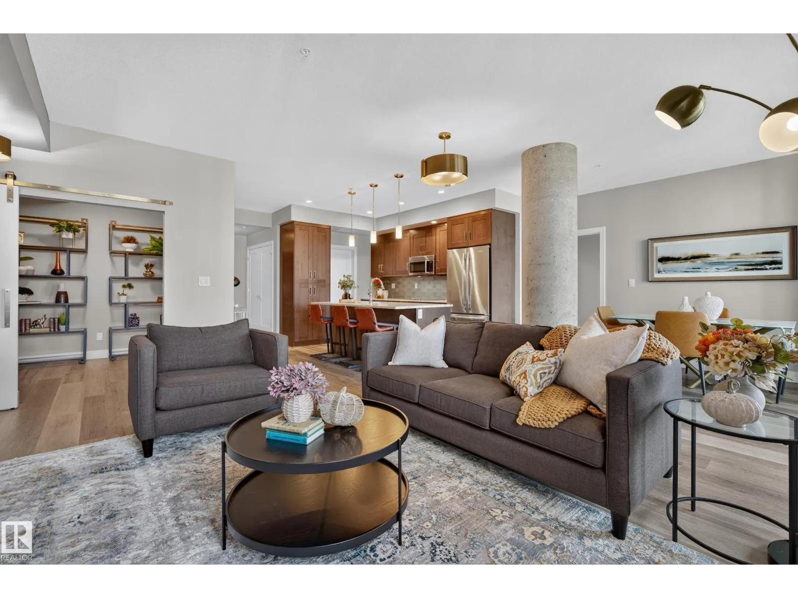 #732 200 BELLEROSE DR