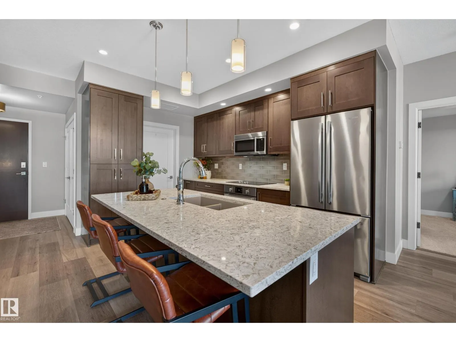 #732 200 BELLEROSE DR