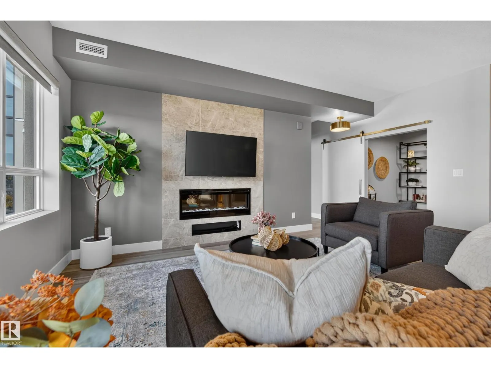 #732 200 BELLEROSE DR