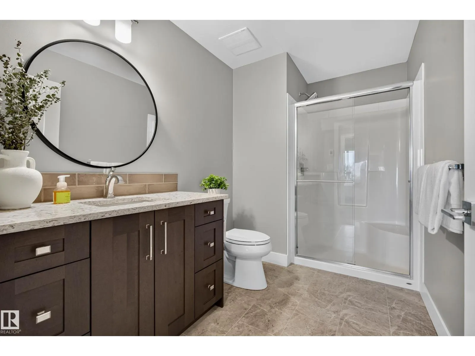#732 200 BELLEROSE DR