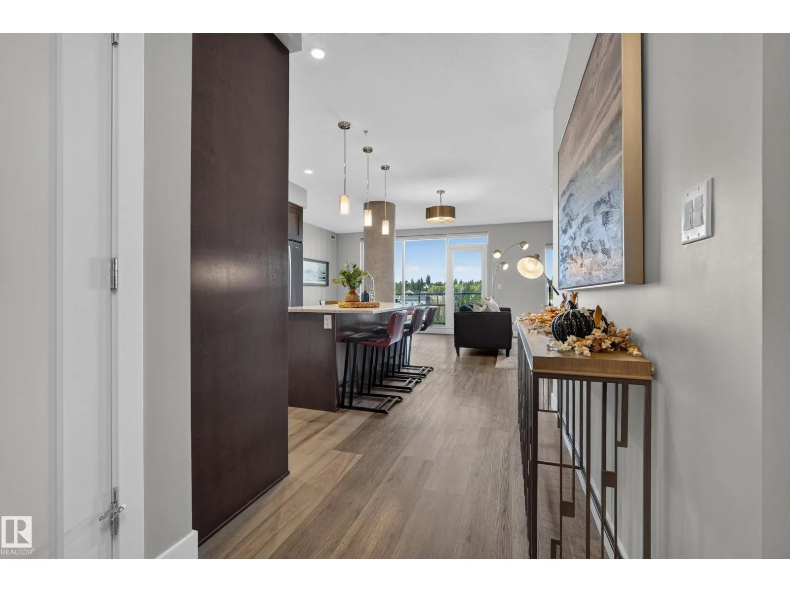 #732 200 BELLEROSE DR
