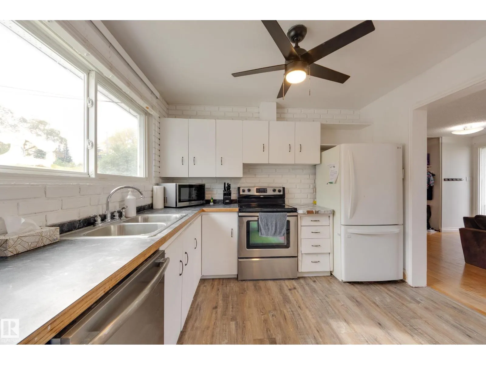 103 ACACIA CO