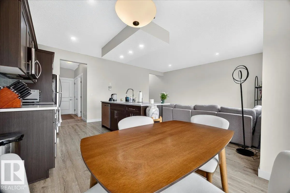 100 MEADOWLAND CR