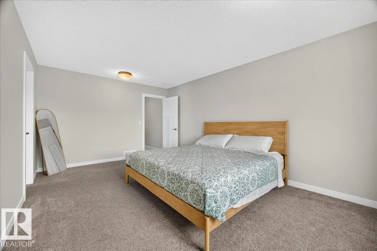 100 MEADOWLAND CR
