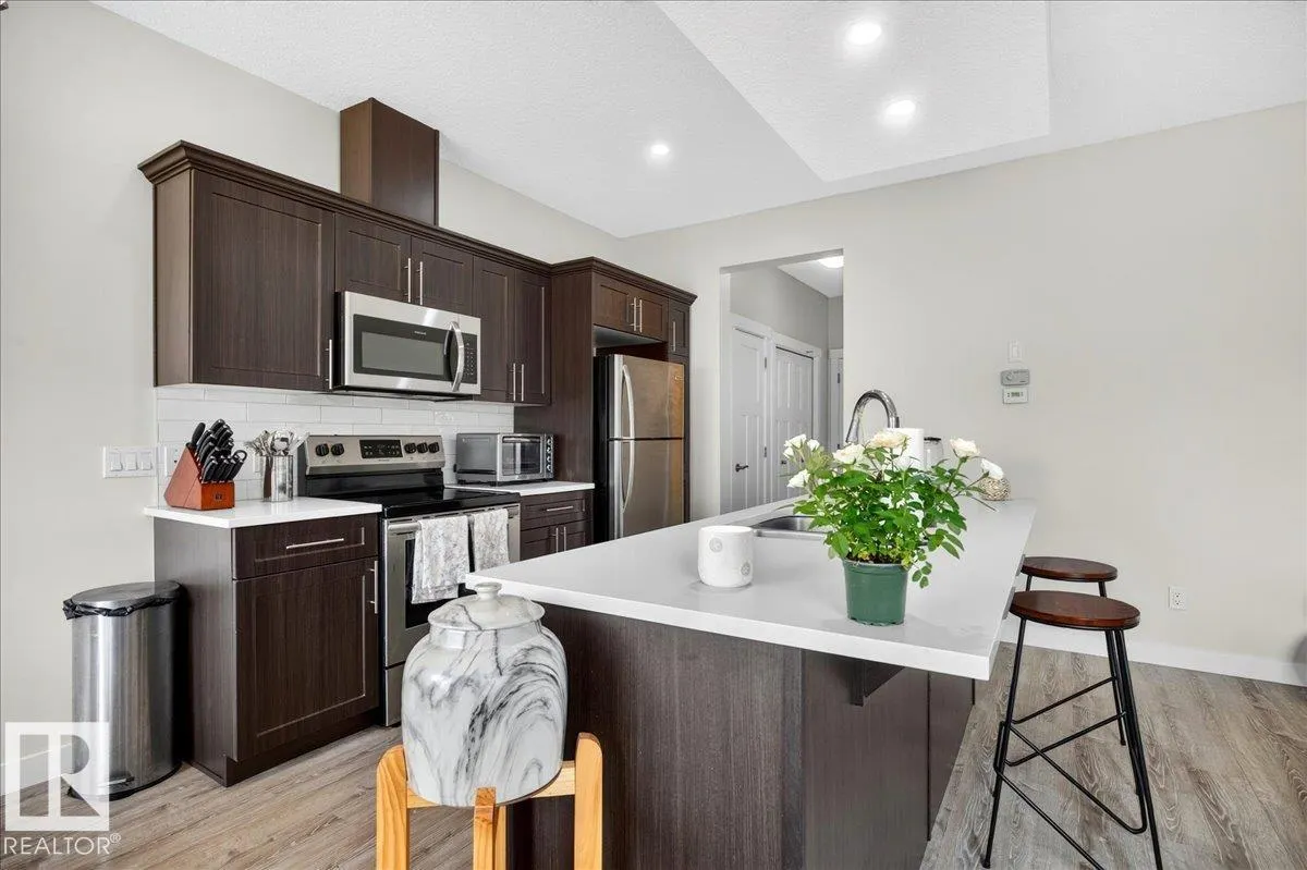 100 MEADOWLAND CR