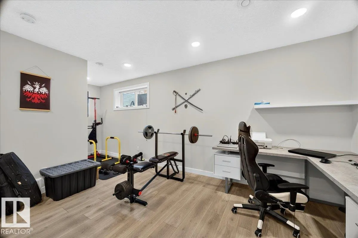 100 MEADOWLAND CR