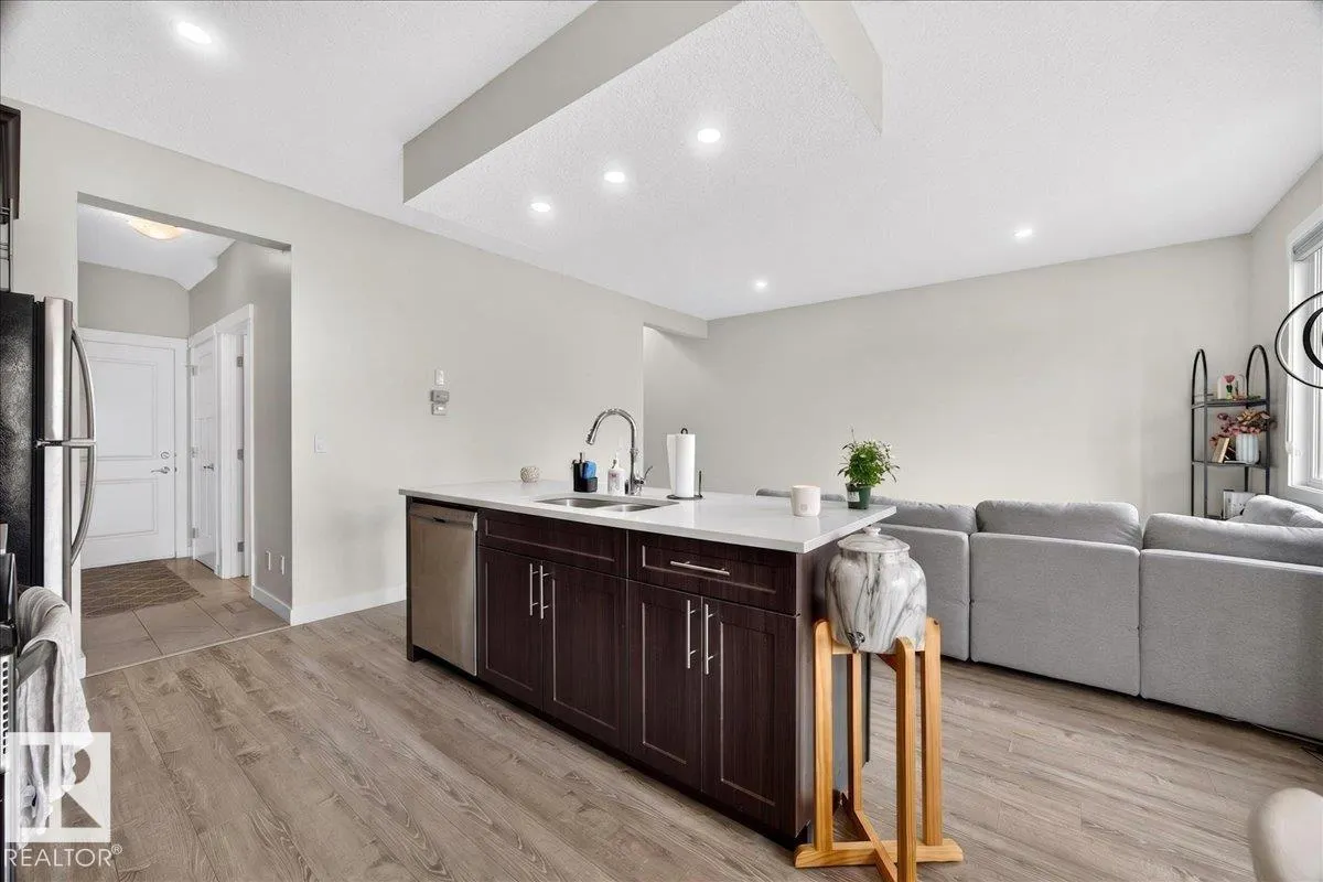 100 MEADOWLAND CR