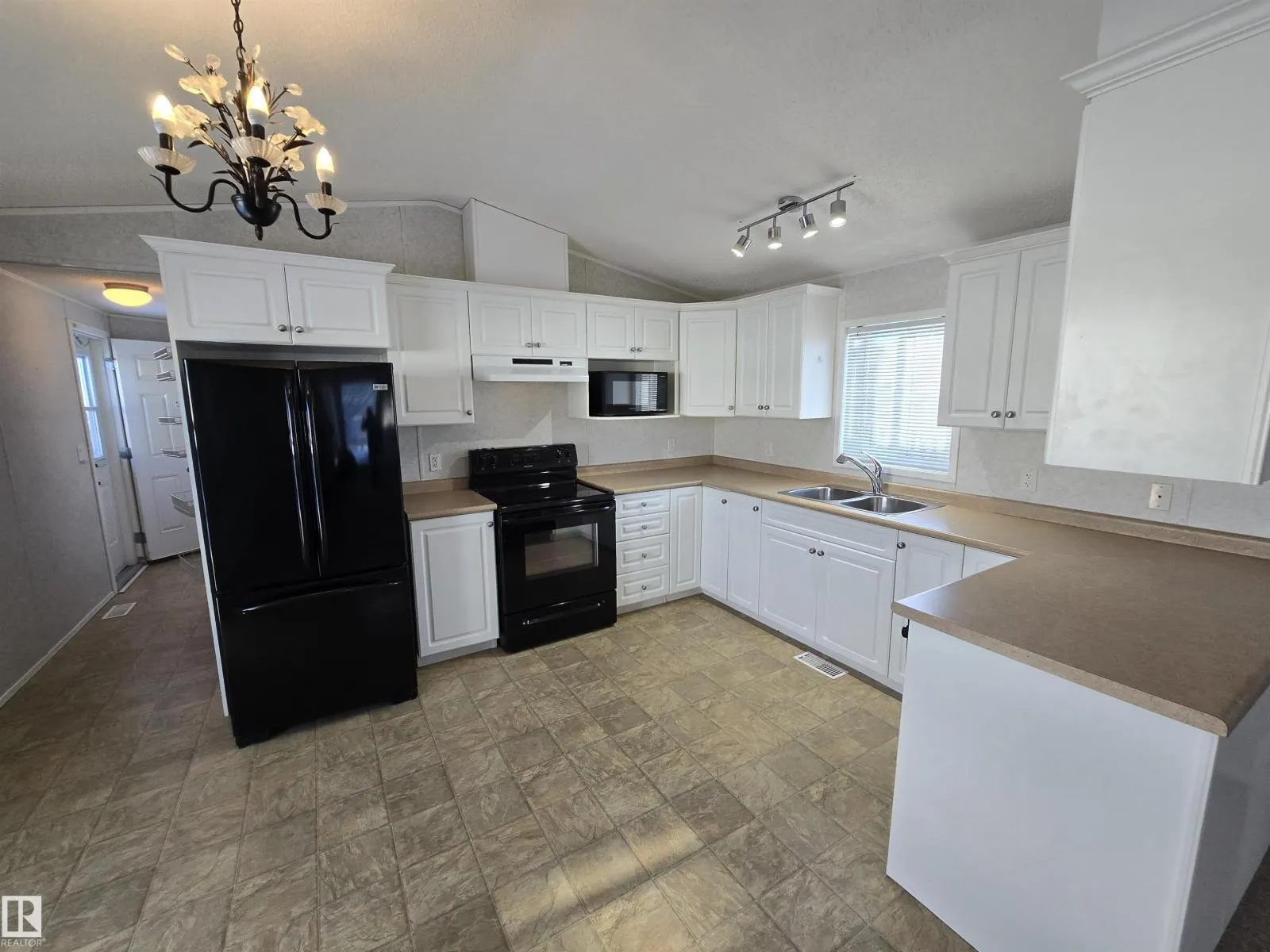 1133 Aspen DR