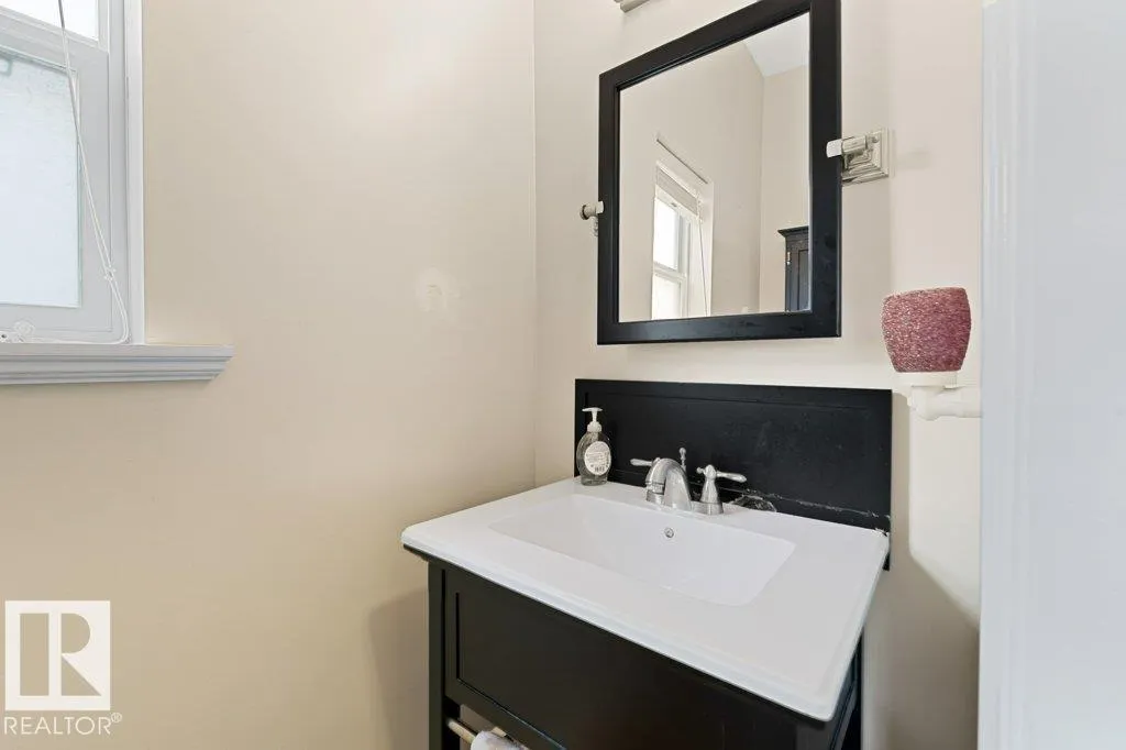 #33 200 ERIN RIDGE DR