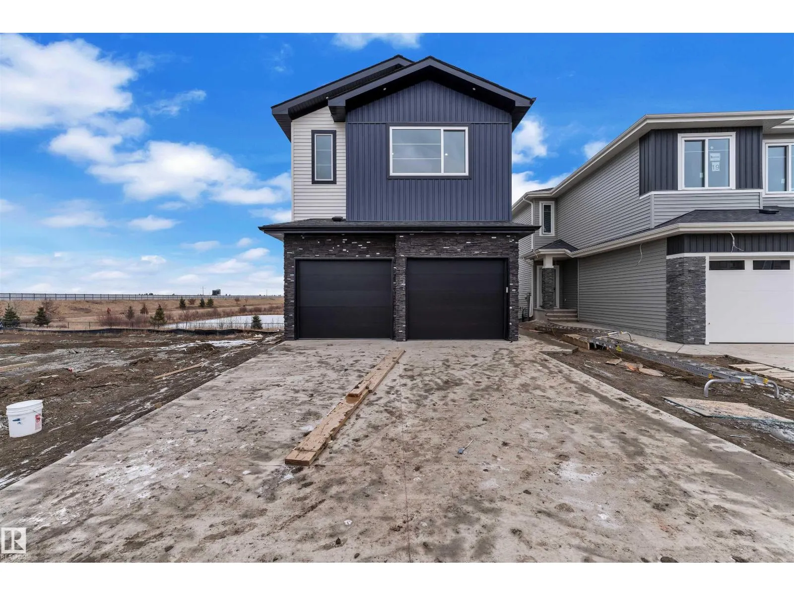 21 AXELWOOD CR