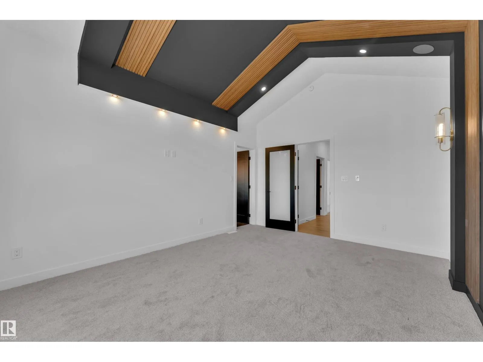 8 ELDRIDGE PT