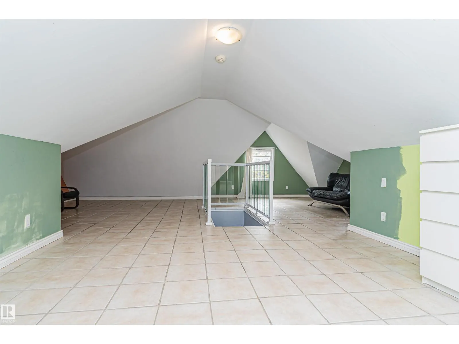 10918 84 AV NW