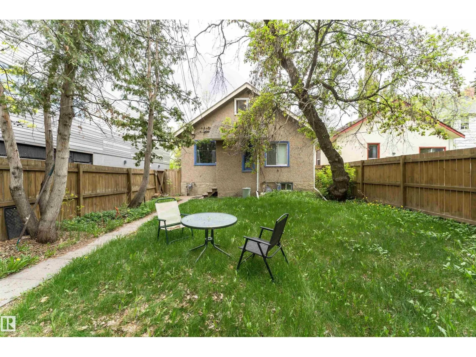 10918 84 AV NW
