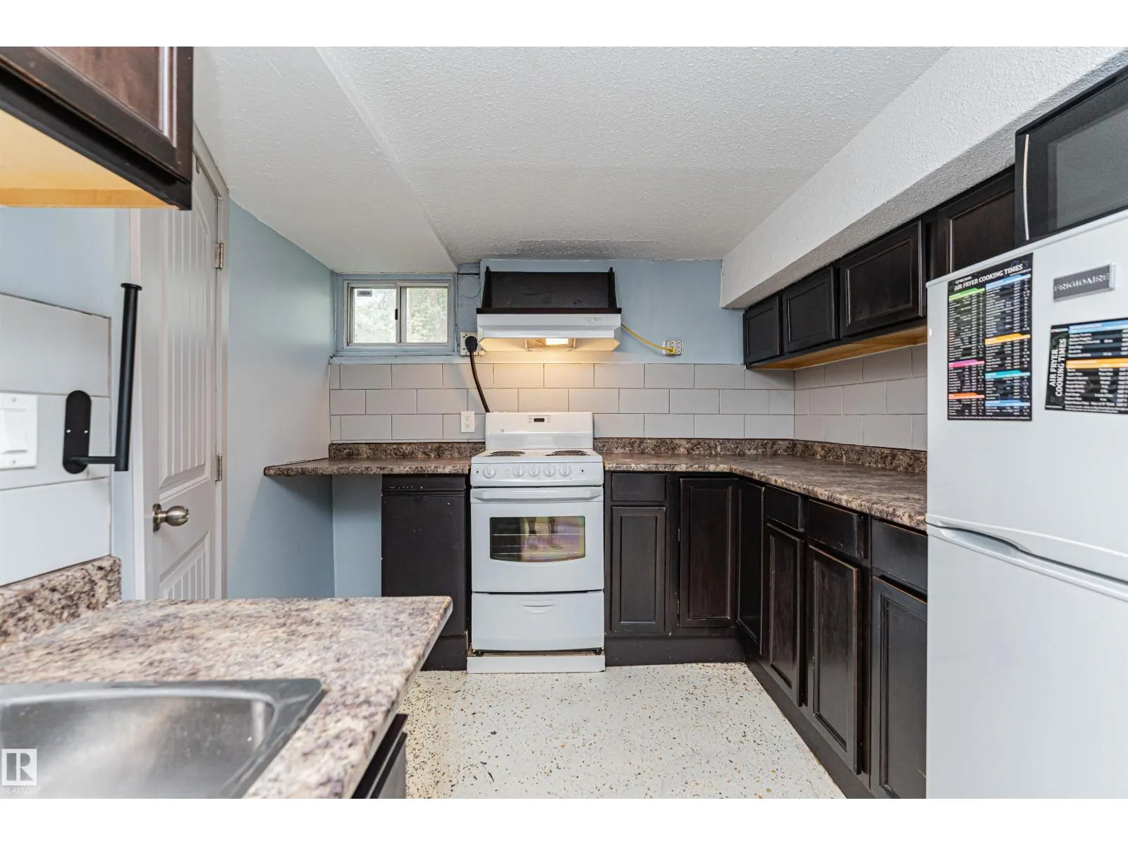 10918 84 AV NW