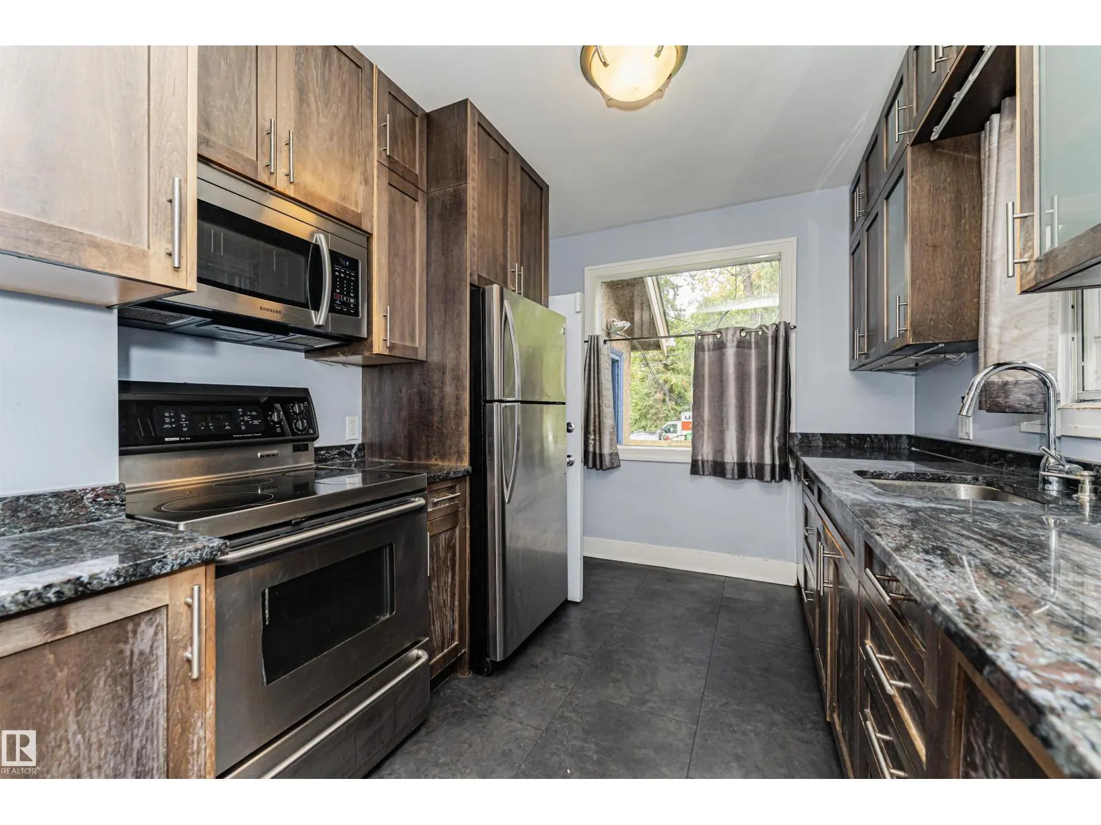 10918 84 AV NW