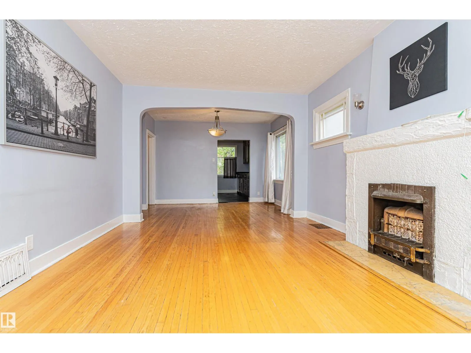 10918 84 AV NW