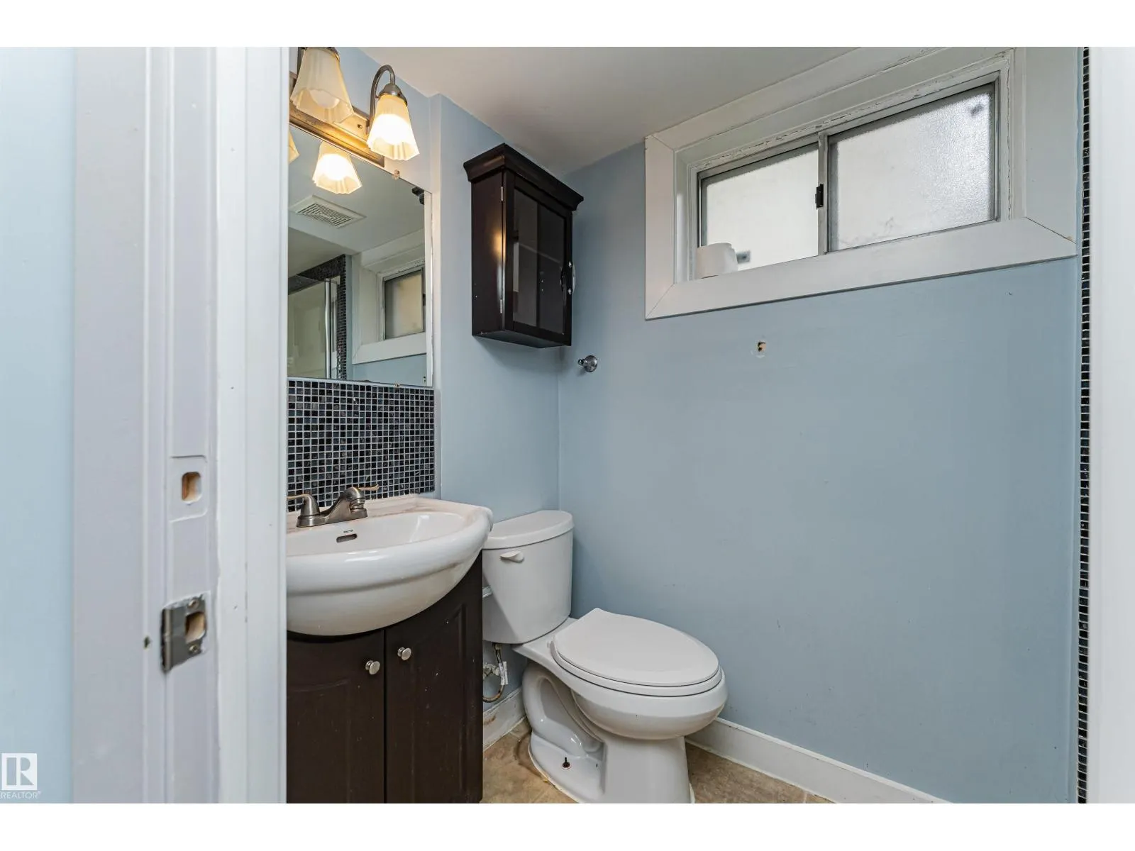 10918 84 AV NW