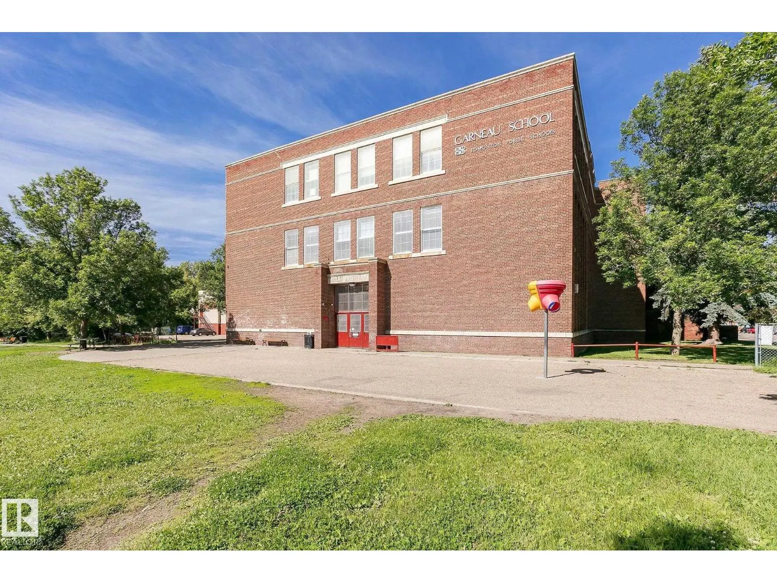 10918 84 AV NW