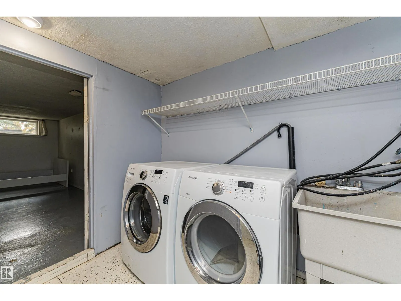 10918 84 AV NW
