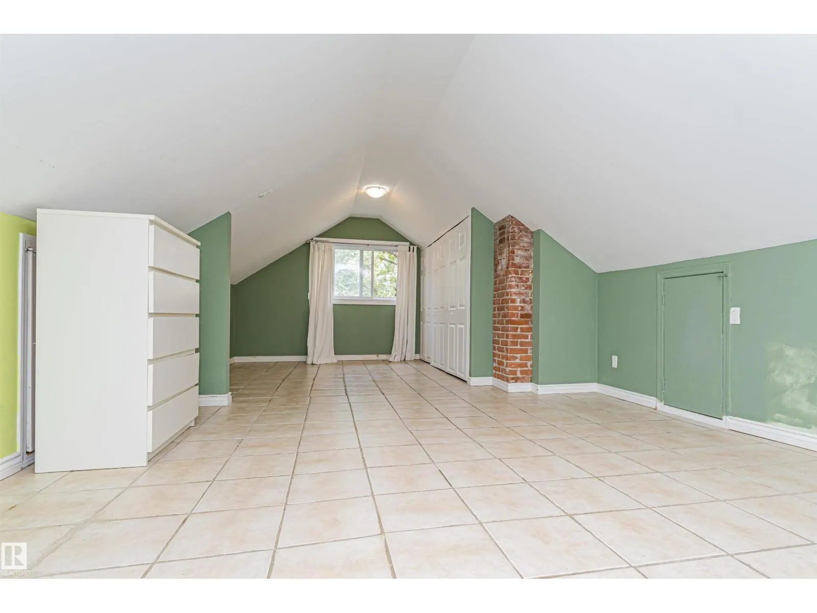 10918 84 AV NW