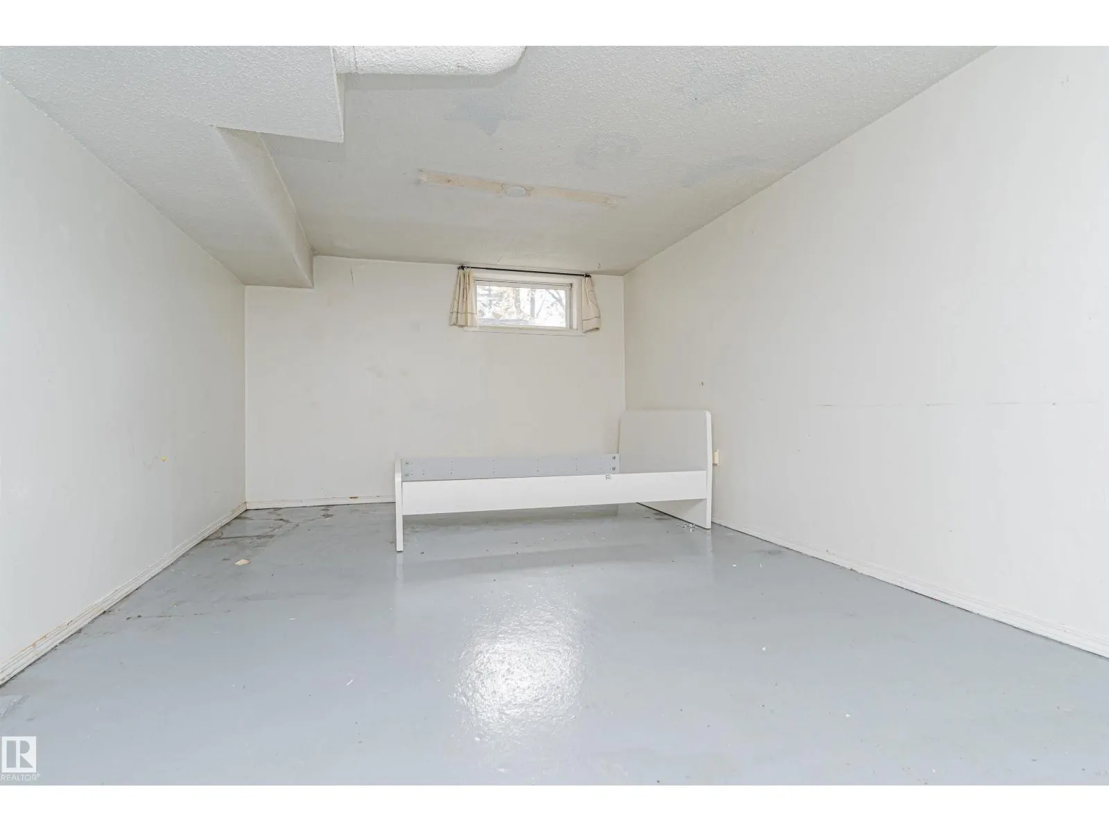 10918 84 AV NW