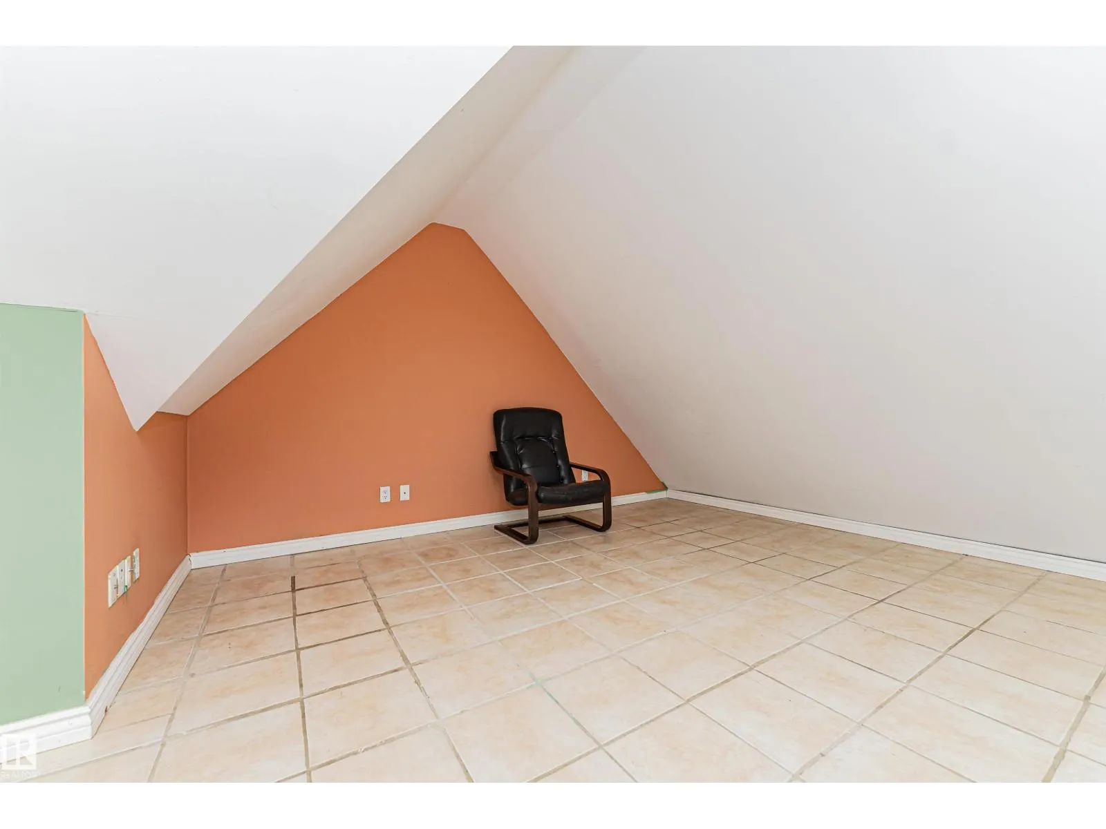 10918 84 AV NW