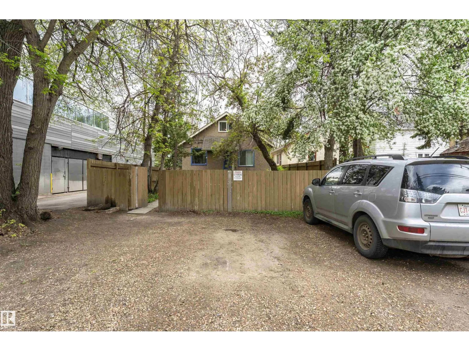 10918 84 AV NW