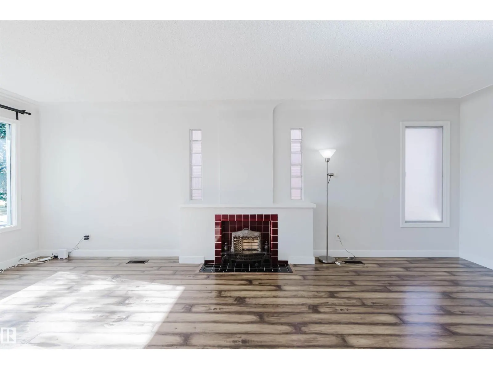 10840 74 AV NW NW