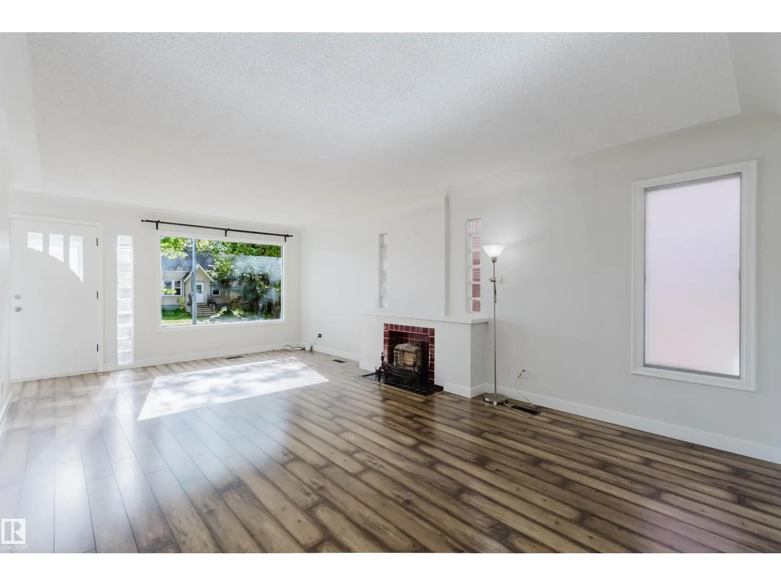 10840 74 AV NW NW