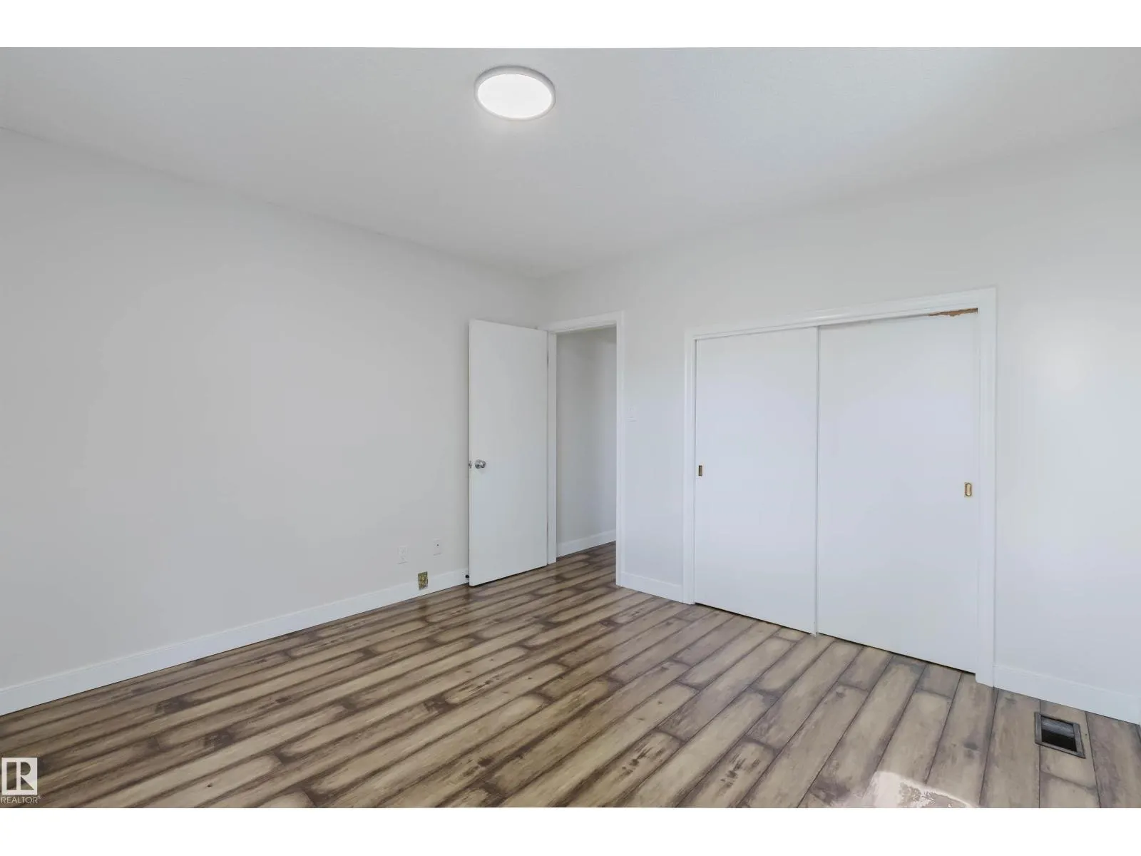 10840 74 AV NW NW