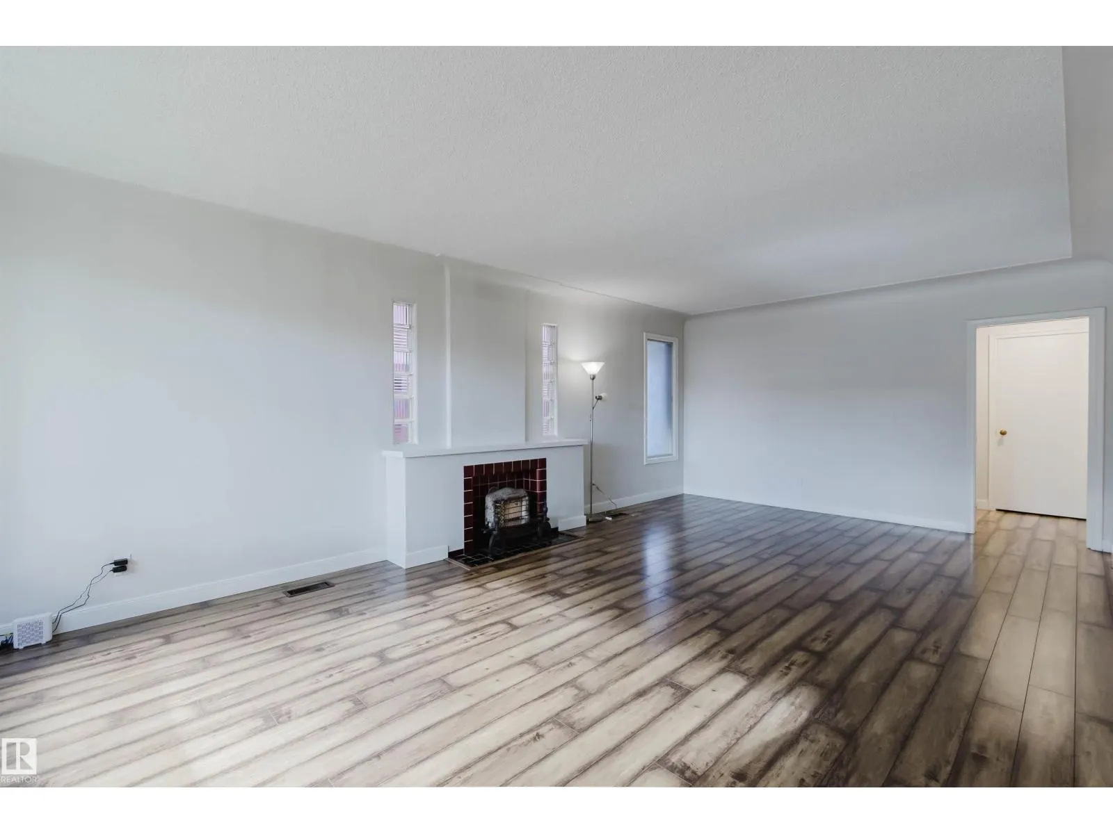10840 74 AV NW NW