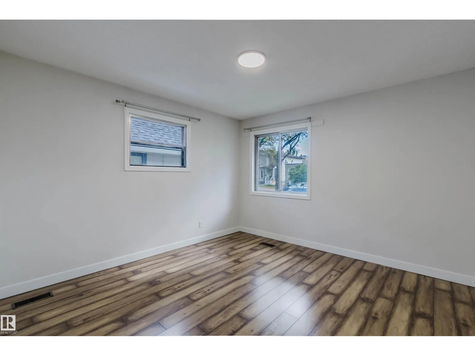 10840 74 AV NW NW